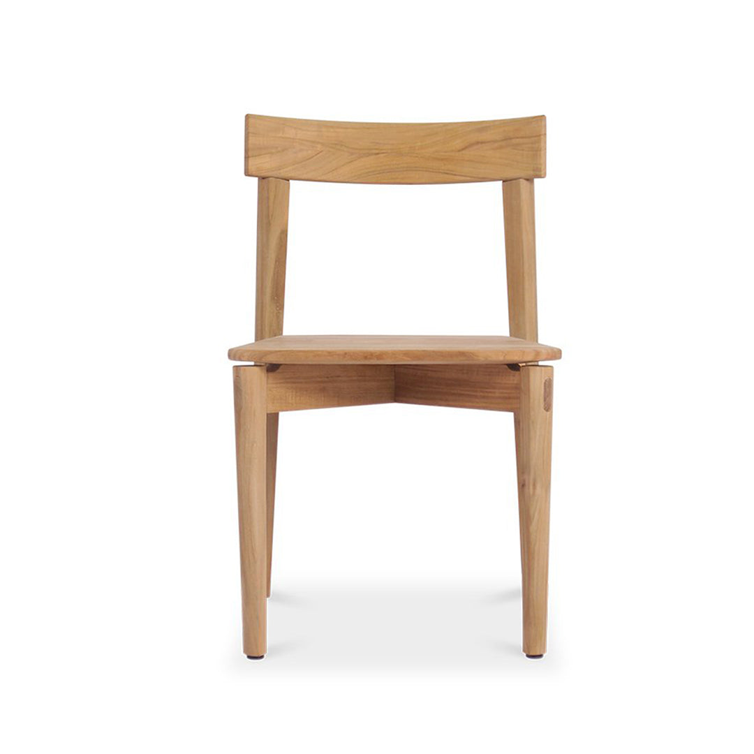 Front view of Jude Dining Chair – Natural in solid oak with minimalist Scandinavian design