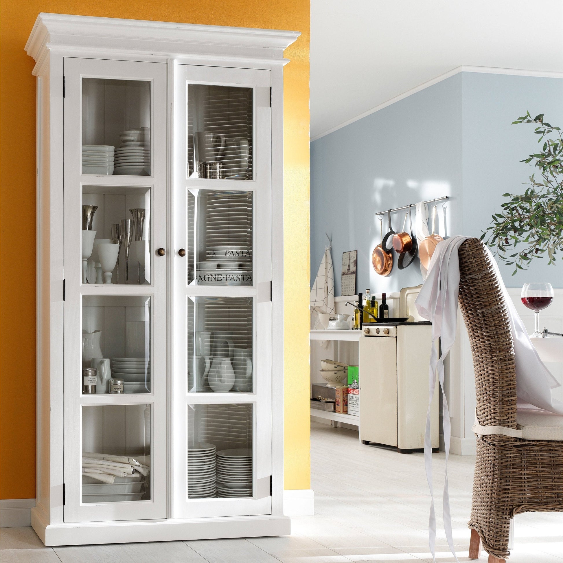 NovaSolo Halifax white wooden double vitrine with 2 glass doors
