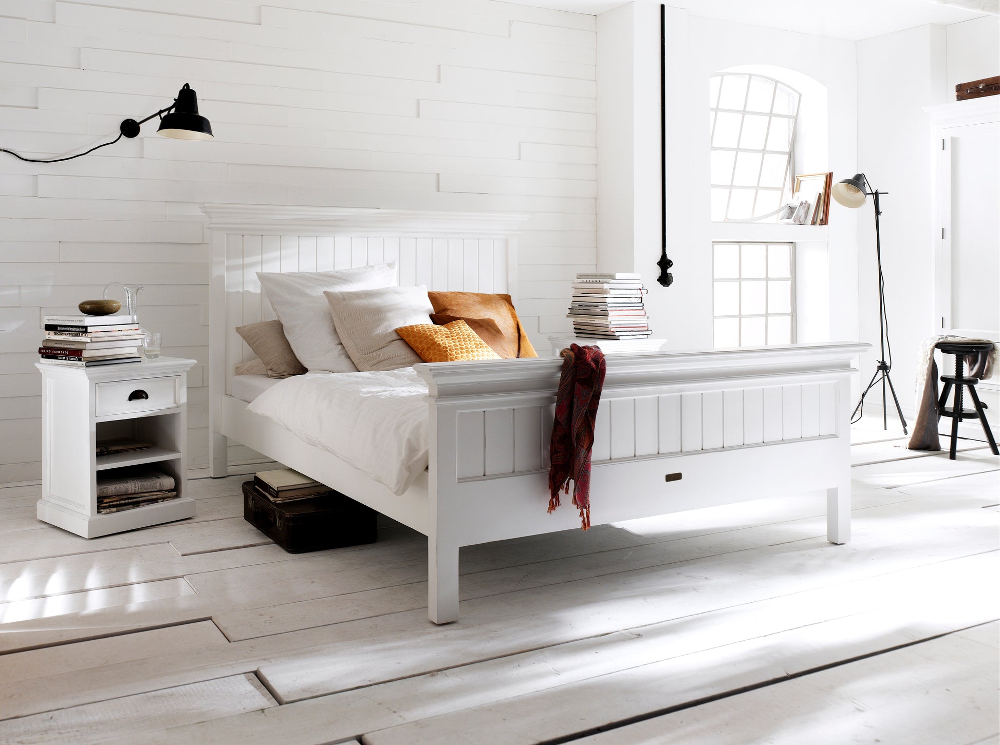 NovaSolo Halifax white wooden queen size bed
